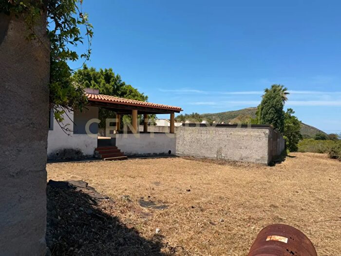 Casa trilocale in vendita in Via Minichella Snc, Lipari