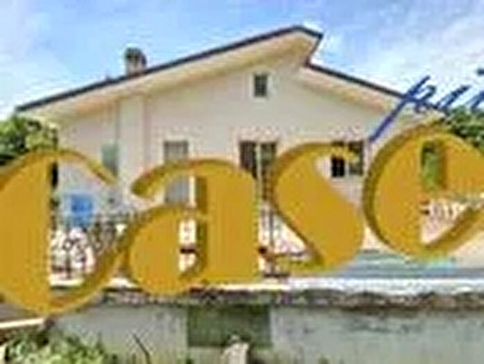 Casa con 8 locali in vendita in Camaiore