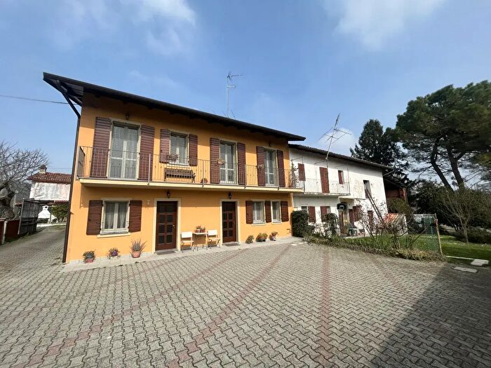 Casa con 6 locali in vendita in Via Casalino, Camino