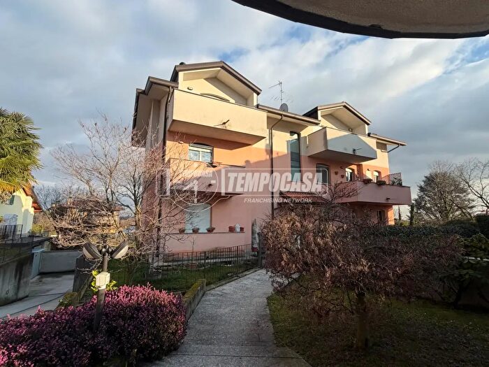 Appartamento bilocale in vendita in Via Morigiola, Verano Brianza