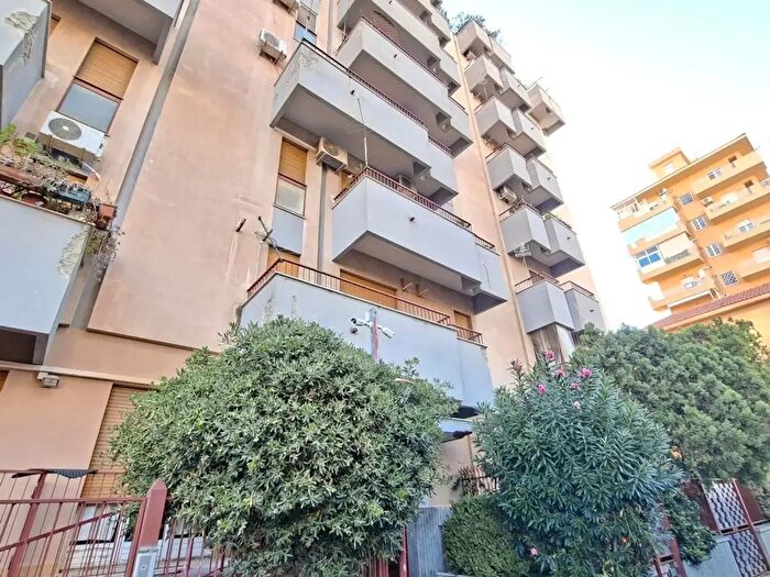 Appartamento quadrilocale in vendita in Via Matteo Dominici, Palermo