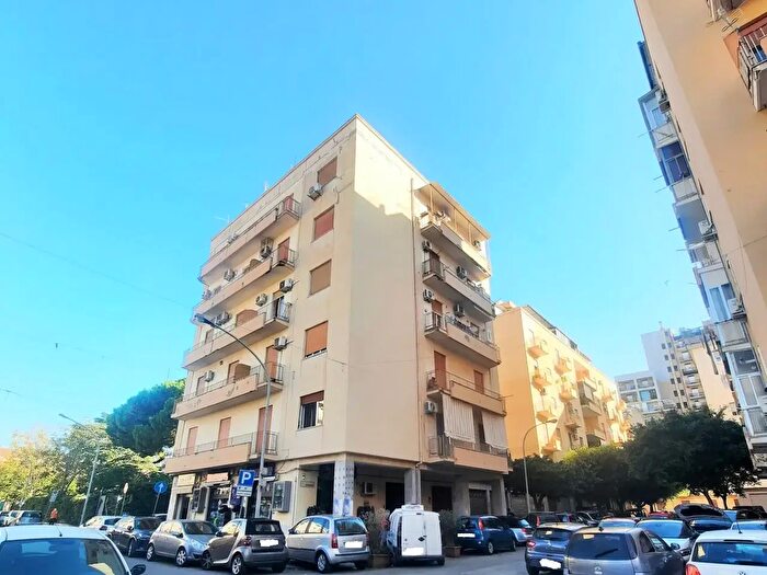 Appartamento con 5 locali in vendita in Via Cefa, Palermo