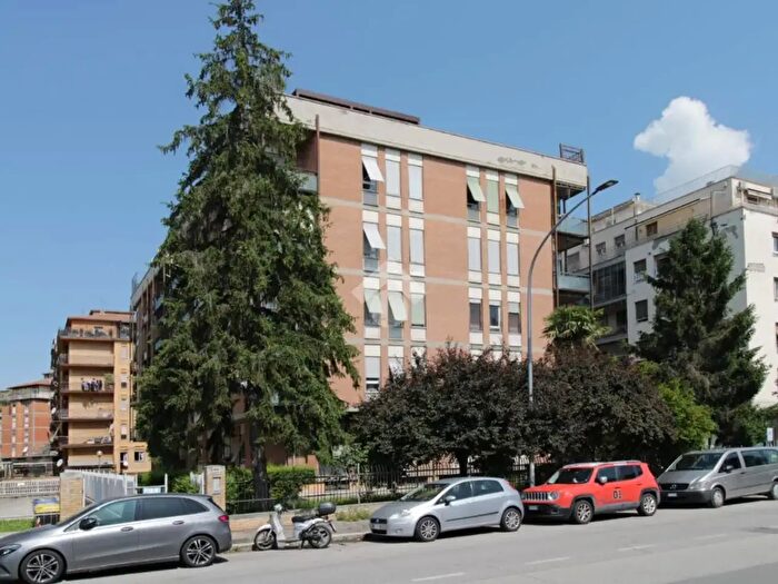 Appartamento quadrilocale in vendita in Via G Lombardo Radice, Terni