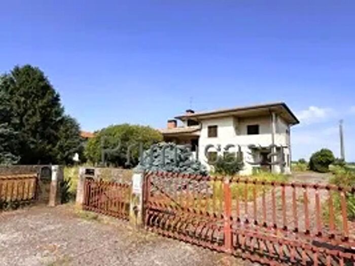 Casa con 10 locali in vendita in Viale del Lavoro, Veronella