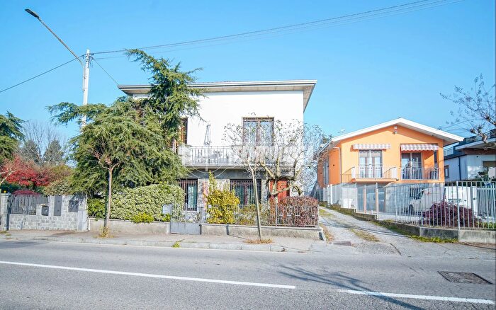 Casa con 5 locali in vendita in Viale Giacomo Matteotti, Gazzada Schianno