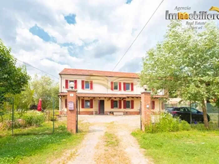 Casa quadrilocale in vendita in Strada per Monte, Valenza