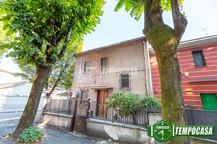 Casa quadrilocale in vendita in Via Manini, Crema