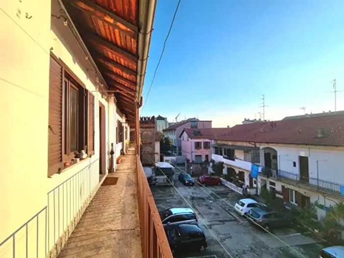 Appartamento quadrilocale in vendita in Via Flora, Legnano