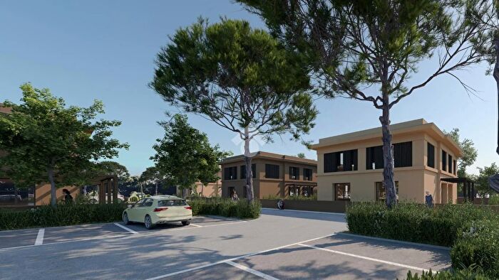 Casa quadrilocale in vendita in Viale Amerigo Vespucci, Ravenna