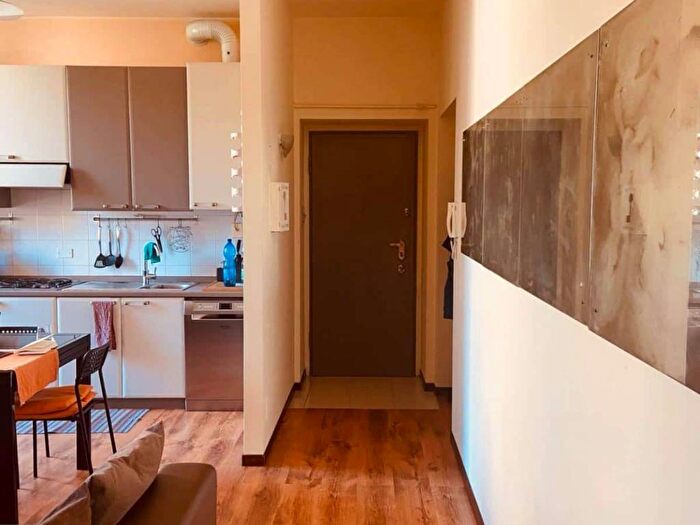 Appartamento trilocale in affitto in Via Natale Battaglia, Pasteur, Milano
