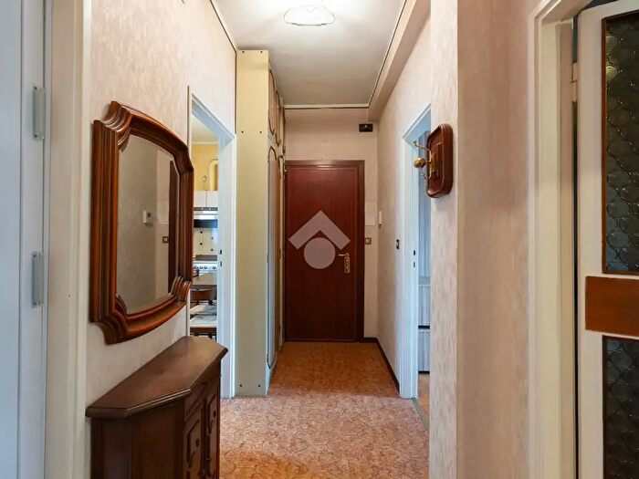 Appartamento trilocale in vendita in Via Terruggia, Milano