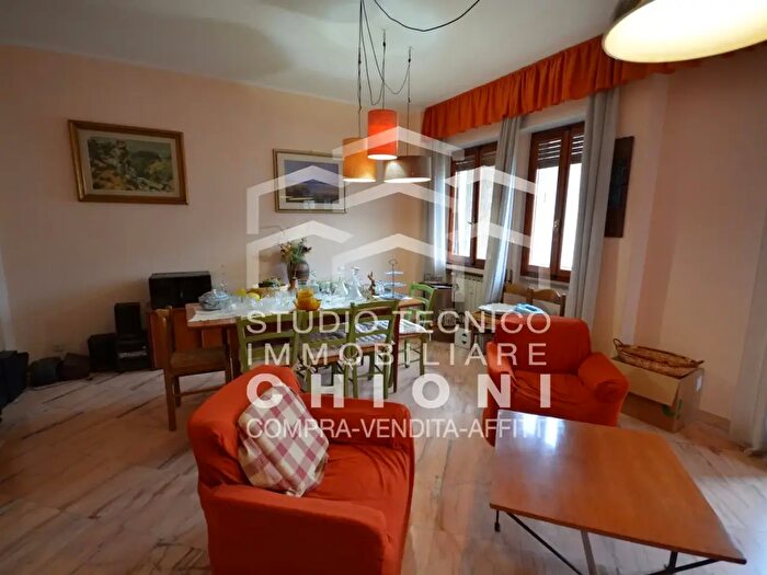 Appartamento con 8 locali in vendita in Massa