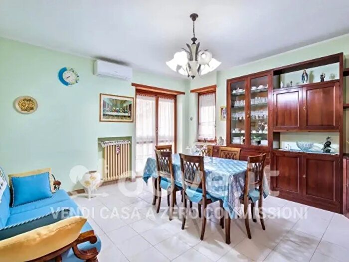 Appartamento quadrilocale in vendita in Via Pietro Sola, None