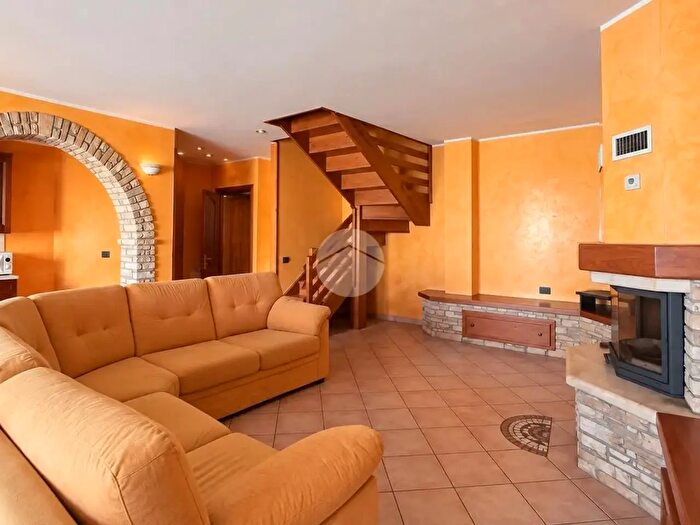 Appartamento quadrilocale in vendita in Via S Maurizio, Losine