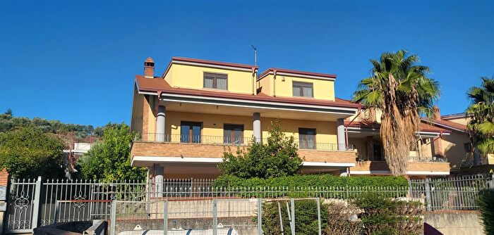 Casa con 6 locali in vendita in Montalto Uffugo Via Benedetto Croce, Montalto Uffugo