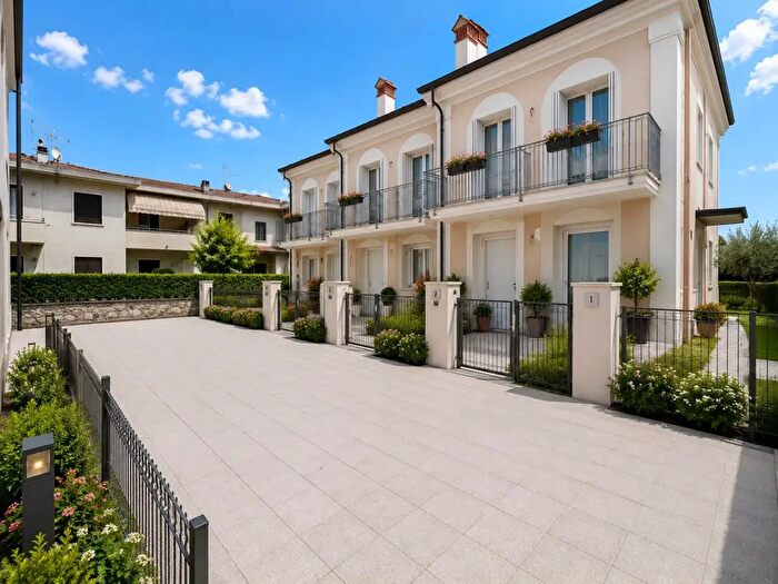 Casa con 5 locali in vendita in Via Nazario Sauro, Thiene