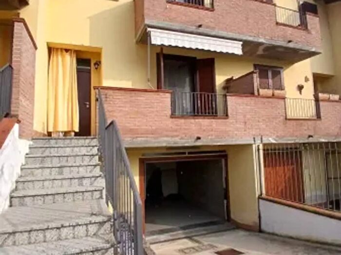 Casa con 5 locali in vendita in Filighera