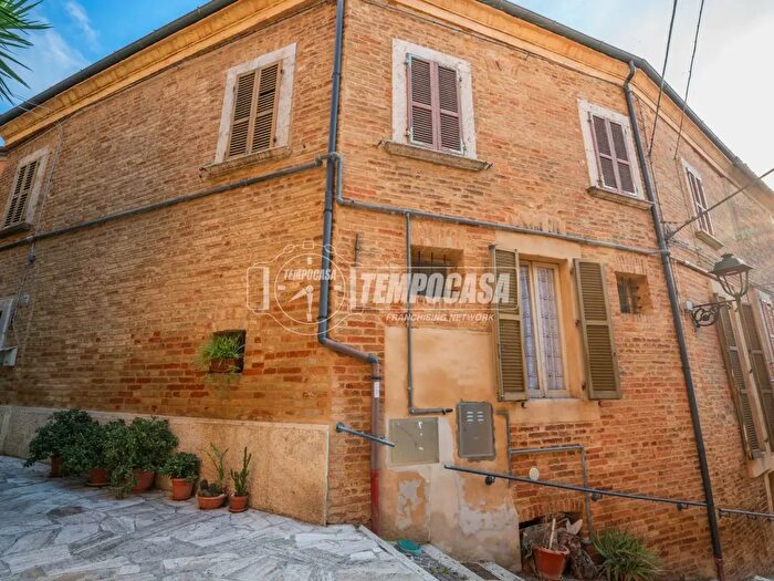 Appartamento quadrilocale in vendita in Piazza Roma, Monsampolo Del Tronto