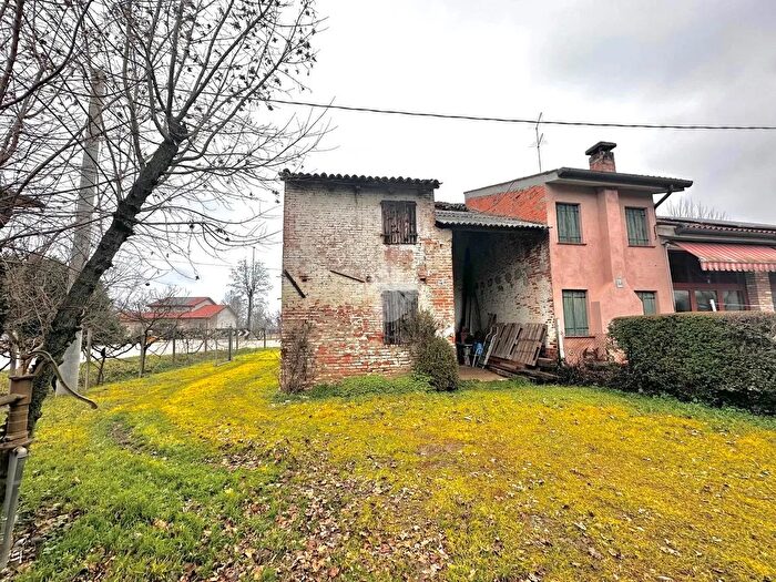 Casa bilocale in vendita in Via Adige, Piombino Dese