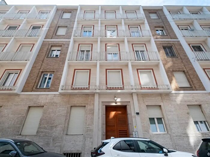 Appartamento trilocale in vendita in Via San Senatore, Milano