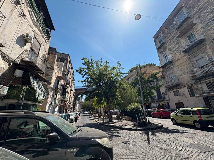 Appartamento con 6 locali in vendita in Via della Sanità, Stella Materdei, Napoli