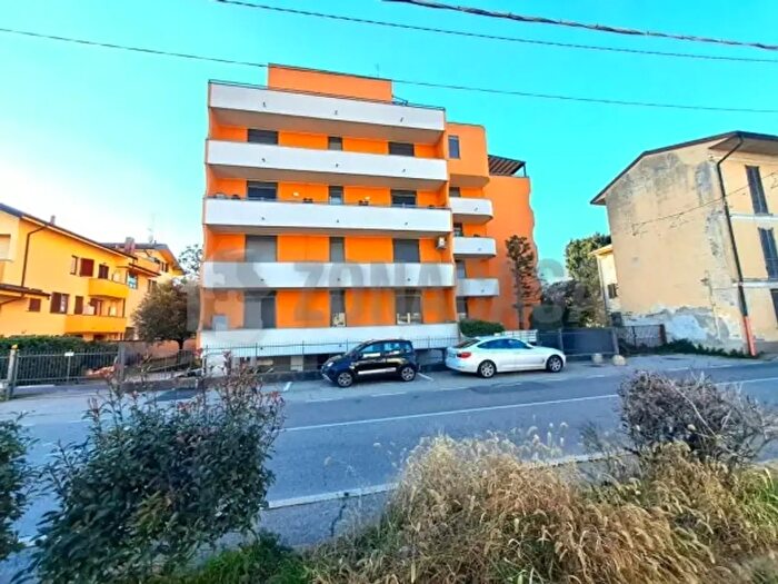 Appartamento trilocale in vendita in Via Vittorio Veneto, Gorla Minore