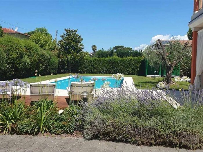 Casa con 6 locali in affitto in Via della Barbiera, Caranna, Forte dei Marmi