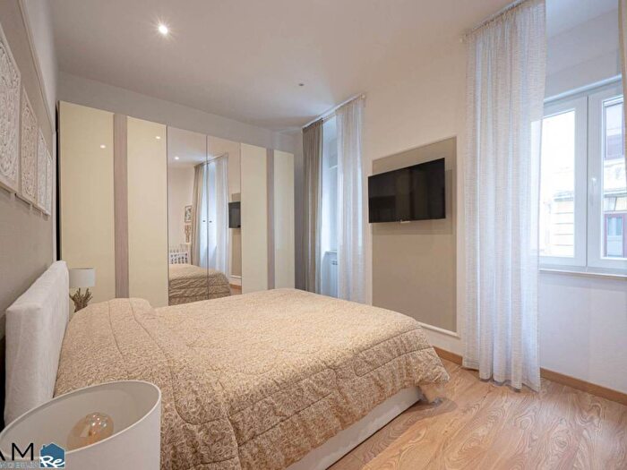 Appartamento trilocale in affitto in VIA CANOVA, Largo Barriera Ospedale Maggiore, Trieste