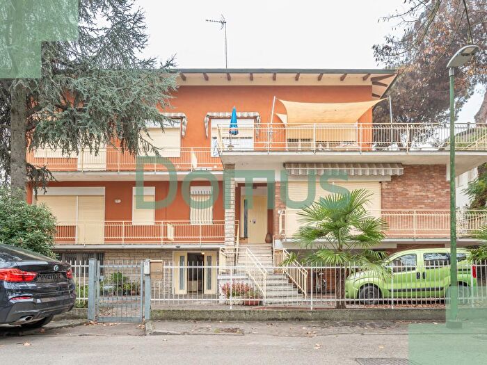 Appartamento con 5 locali in vendita in Via Giove, Cervia