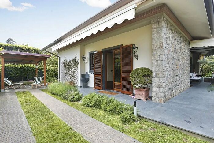 Casa trilocale in affitto in Via Ammiraglio Morin a, Forte Dei Marmi