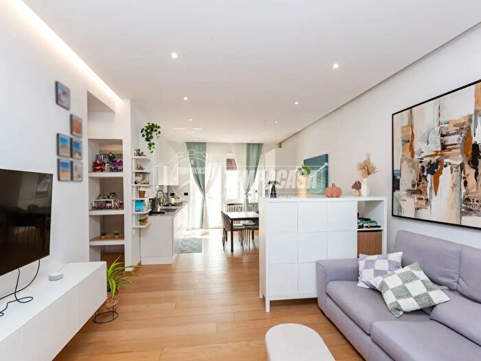 Appartamento trilocale in vendita in Via Bernardi, Castiglione Torinese