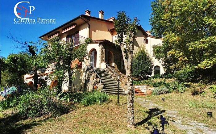 Casa con 9 locali in vendita in Località Montecucco, Rignano SullArno