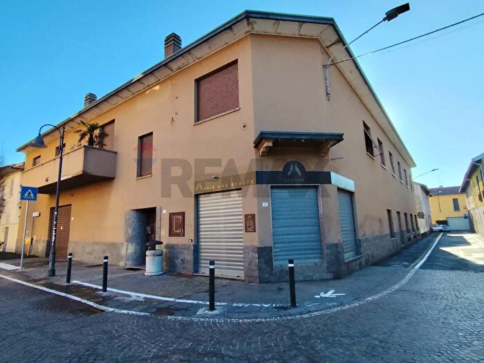 Casa con 9 locali in vendita in Villa Cortese