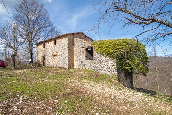 Casa con 9 locali in vendita in Contrada S Benedetto, Longone Sabino