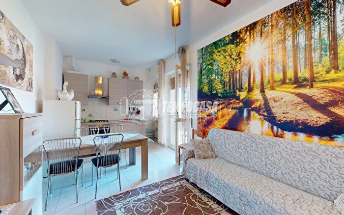 Appartamento trilocale in vendita in Via San Rocco, Monza