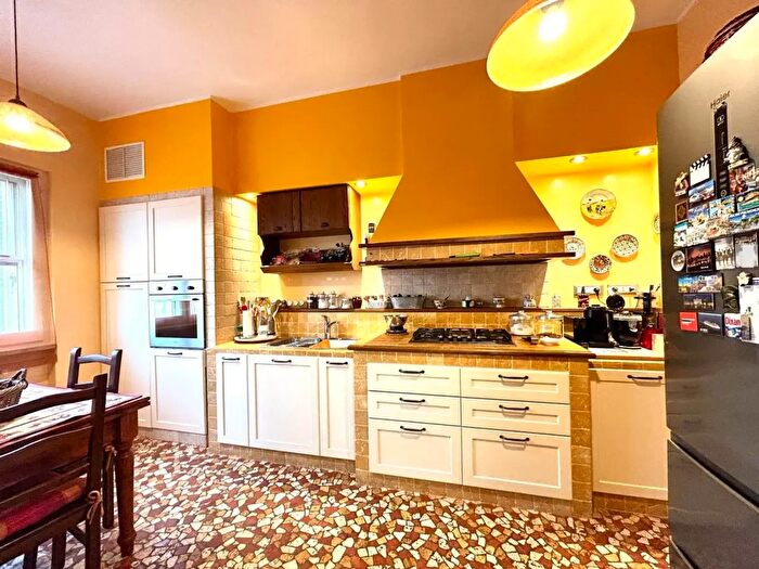 Casa con 8 locali in vendita in Strada Colle Scorrano, Pescara