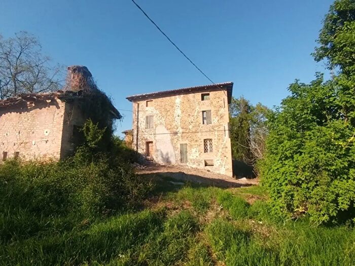 Casa con 9 locali in vendita in Via Castello, Monte San Pietro