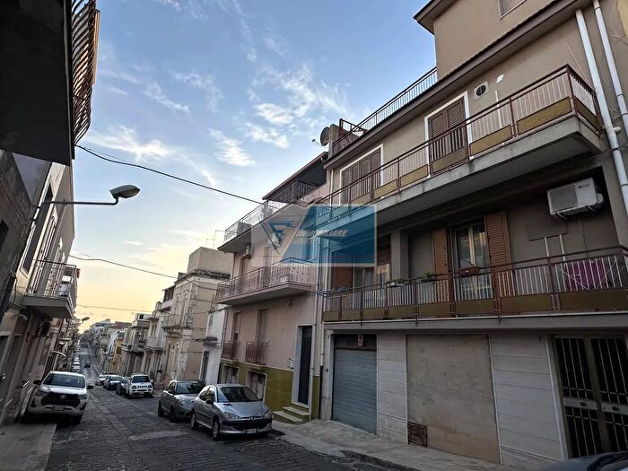 Appartamento con 12 locali in vendita in Rosolini