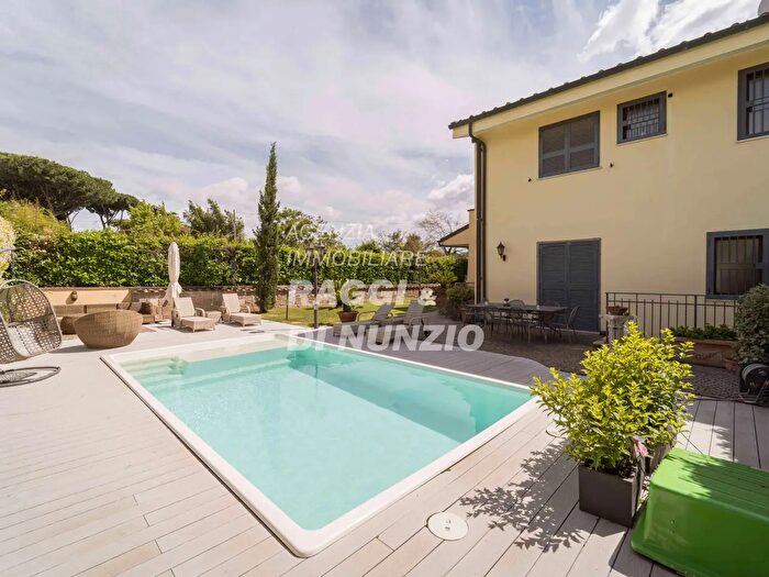 Casa con 7 locali in vendita in Frascati
