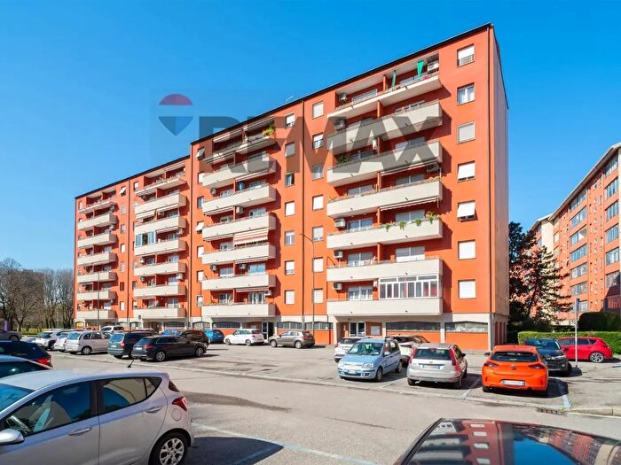 Appartamento trilocale in vendita in Via Appennini, Milano