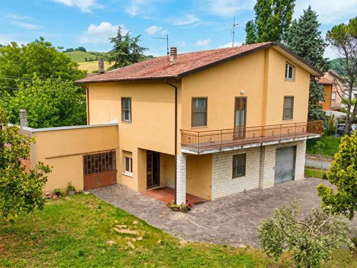 Casa con 11 locali in vendita in Via Don Lorenzo Milani, Novafeltria