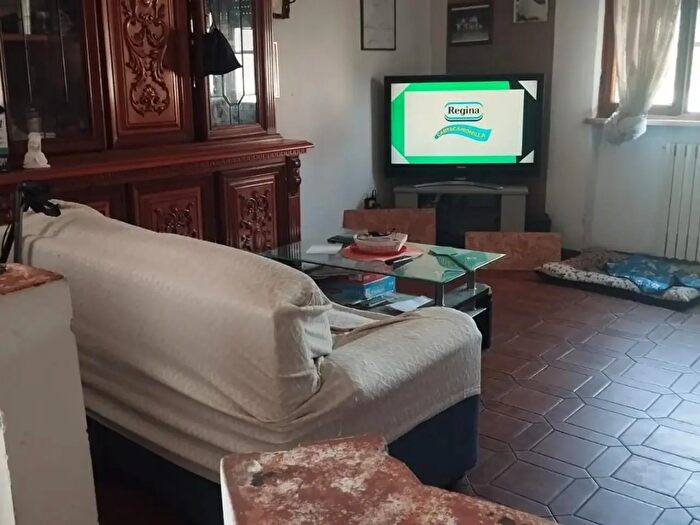 Casa con 5 locali in vendita in Cascina