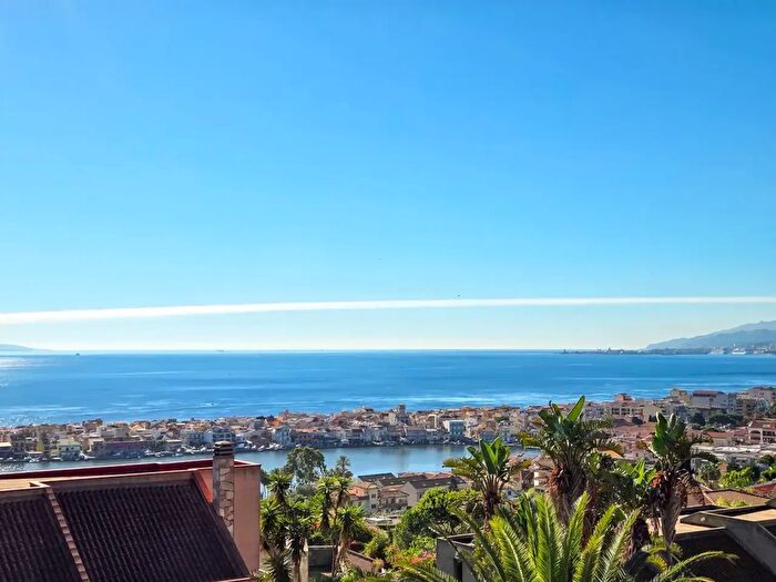 Casa con 7 locali in vendita in Via Petraro, Messina