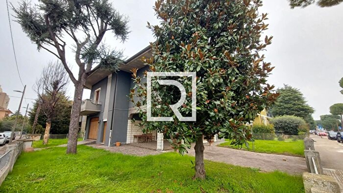 Casa con 5 locali in vendita in Via Borghi Cesena, Cesena