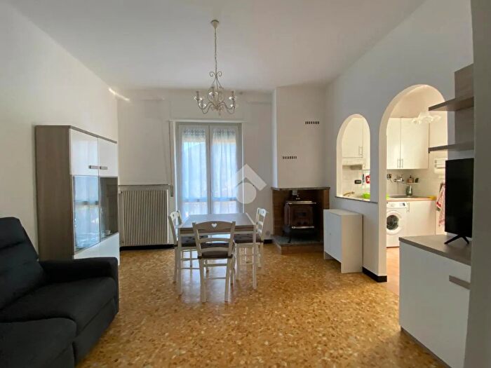 Appartamento trilocale in vendita in Località Sorriva Inferiore, Montoggio