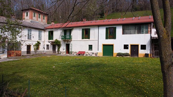 Casa con 8 locali in vendita in Via San Maurizio, Roccaforte Mondovi