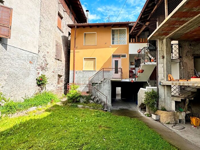 Casa con 5 locali in vendita in Gianico