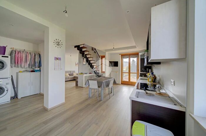 Appartamento con 5 locali in vendita in Via Romarolo, Giaveno