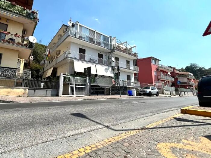 Appartamento trilocale in vendita in Via Annecchino, Pozzuoli