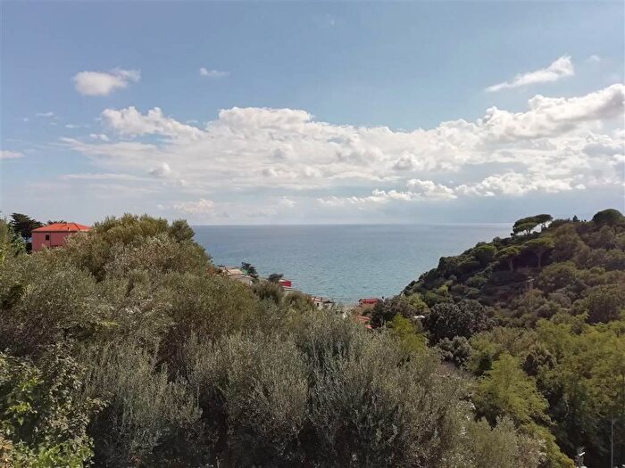 Casa con 6 locali in vendita in Celle Ligure